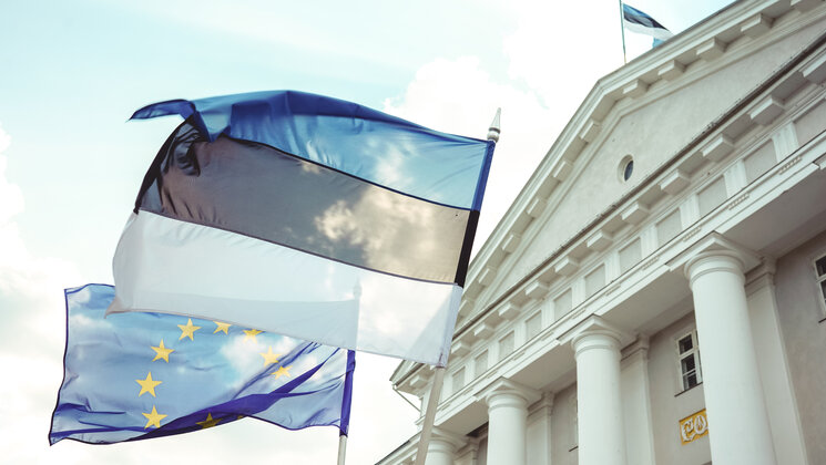 Estonian and European Union flags