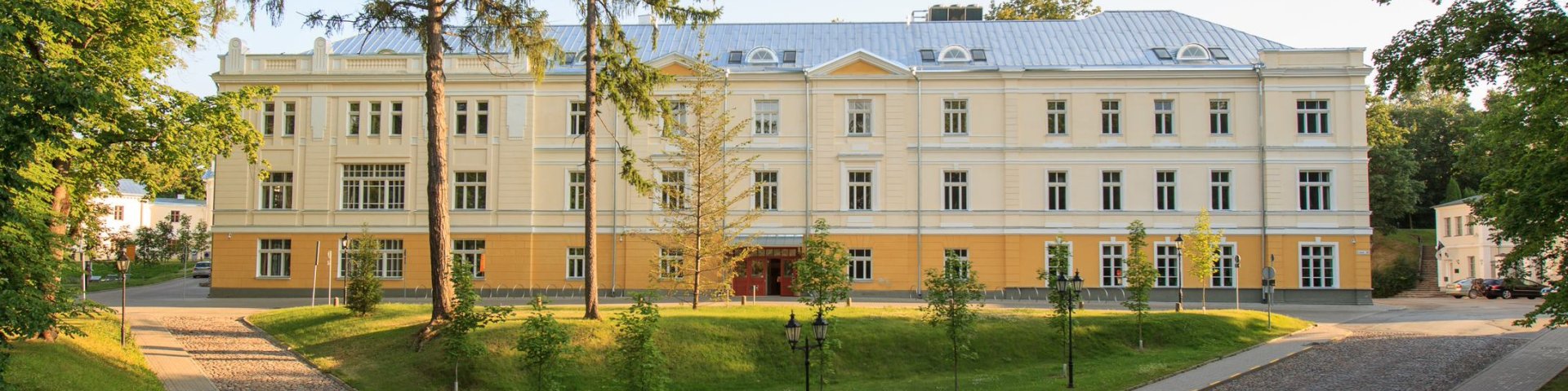 Ühiskonnateaduste instituut Tartu Ülikool avaaktus avakogunemine esmakursuslastele